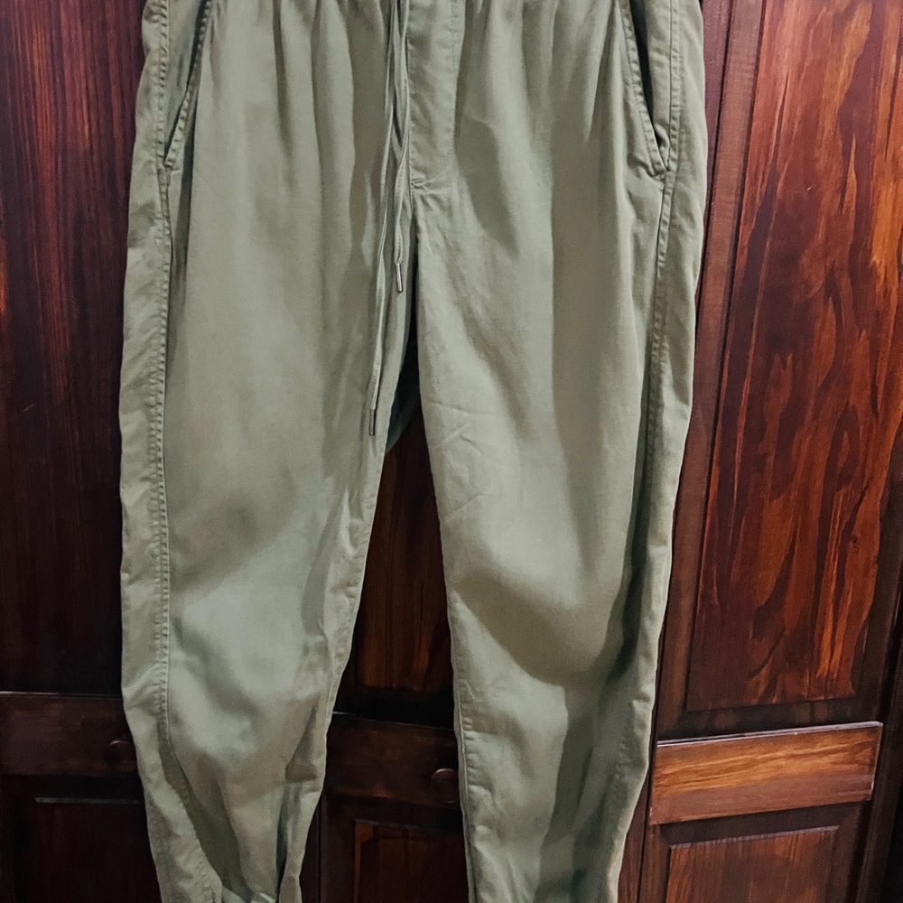Gap Woman's Olive Green Jogger Pants medium elastic pull‎ on